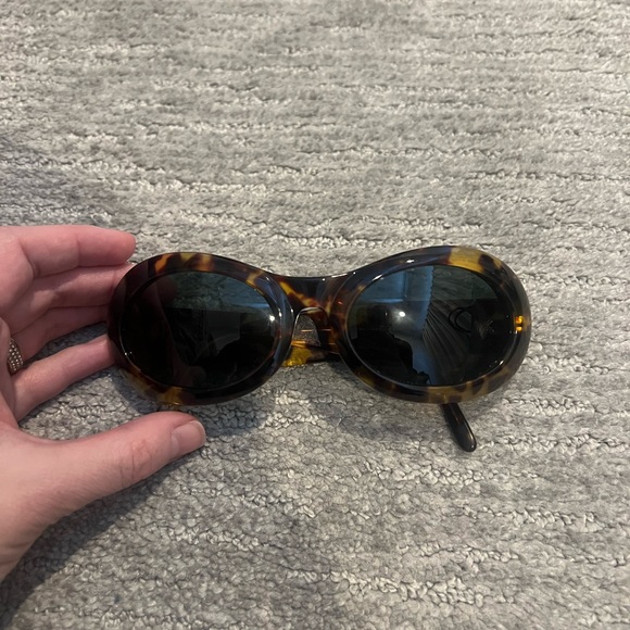 Gucci Tortoise Sunglasses EUC - Picture 1 of 15
